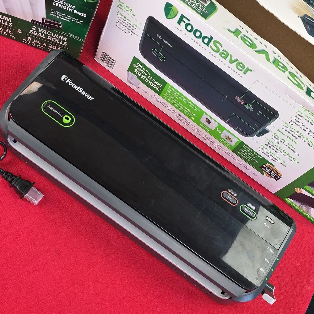 FoodSaver Heat Sealing Food Storage Starter Kit Plus Extra Box Of Bags